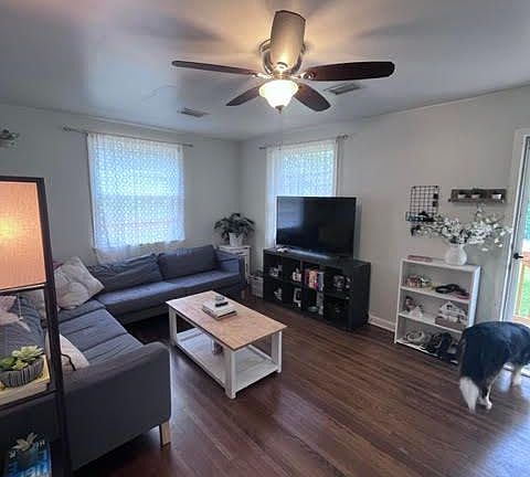 3rd image of 2626 Malden Dr