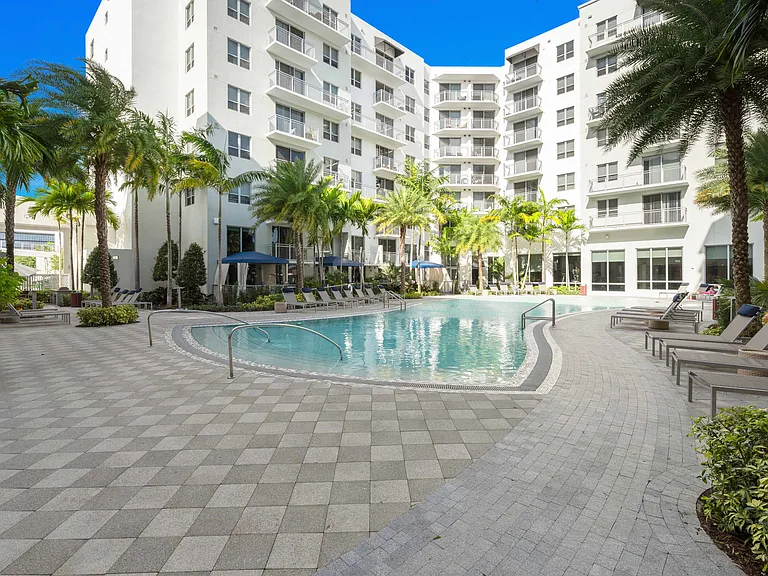 ArtSquare at Hallandale — Photo 45
