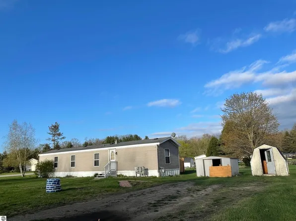 1000 Vallado Dr, Weidman, MI 48893