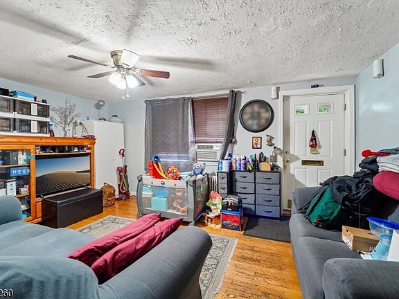 3rd image of 1705 Wood Ave #C1