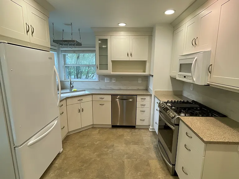 743 Della Dr — Photo 8