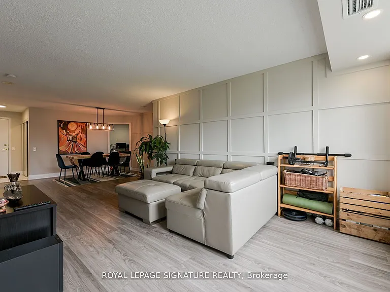 25 Kingsbridge Garden Cir #1126 — Photo 11