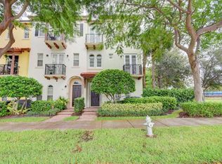 16 Via Floresta Dr, Boca Raton, FL 33487