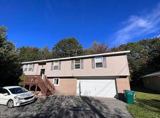 225 Greenbriar Cir, Tobyhanna, PA