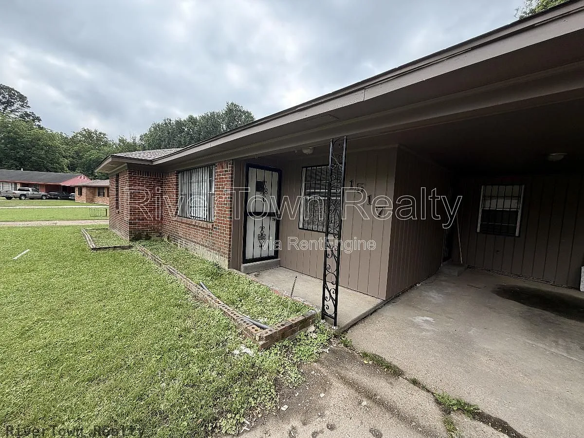 3 bed, 1.0 bath, 1572 sqft, $1,050 — Photo 2