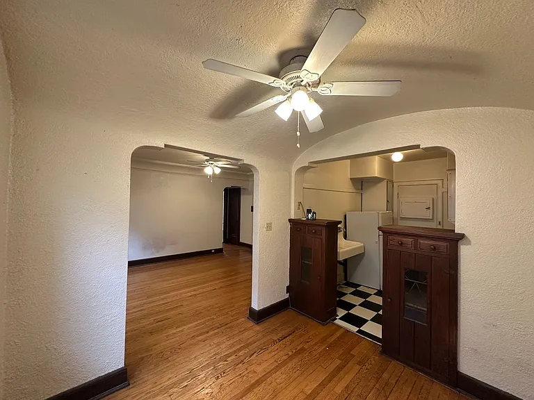 1420 E Capitol Dr — Photo 4