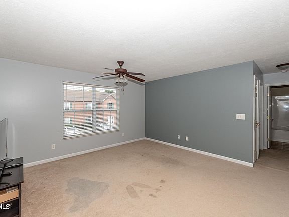 4th image of 1637 Maple View Way #26E