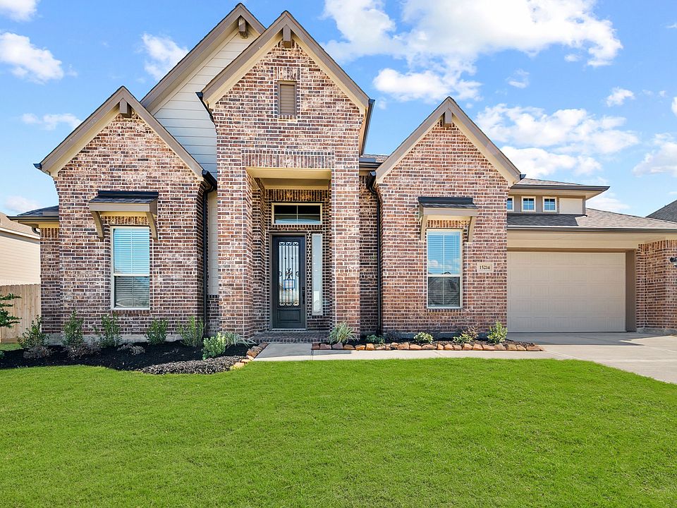 Elaine - 15214 Lakewood Avenue 4
