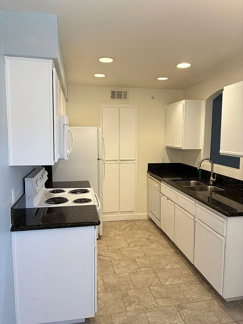 SilverCreek Distinctive Attached 1 BR Home — Photo 2