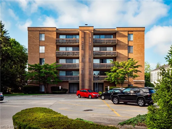 22555 Center Ridge Rd APT 202, Rocky River, OH 44116
