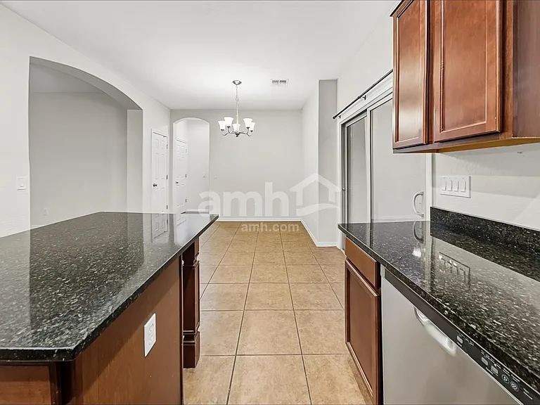868 W Basswood Ave — Photo 4