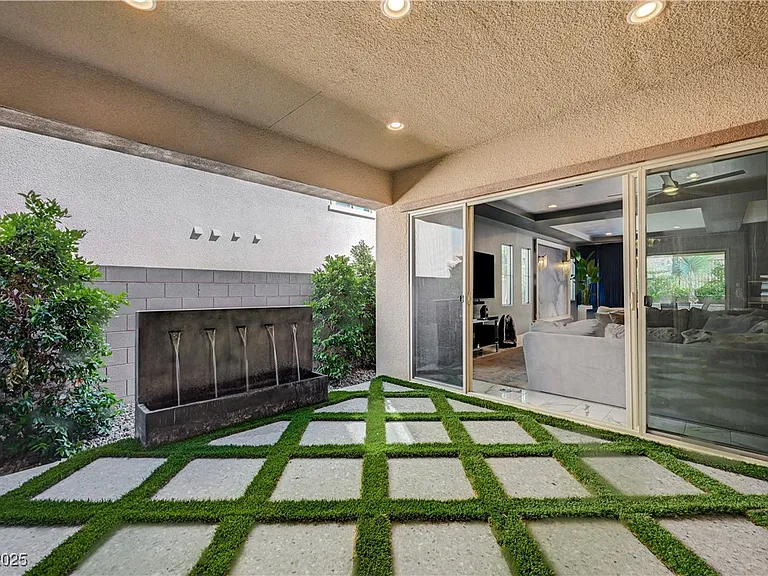 3943 Reyes Ave — Photo 47