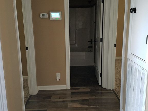3rd image of 501 Falkland Cir