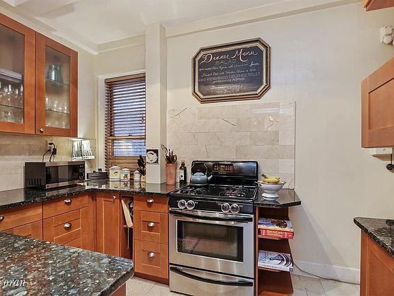 2nd image of 210 W 78th St APT 4D