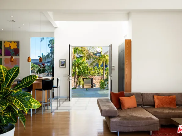 817 Enchanted Way, Pacific Palisades, CA 90272