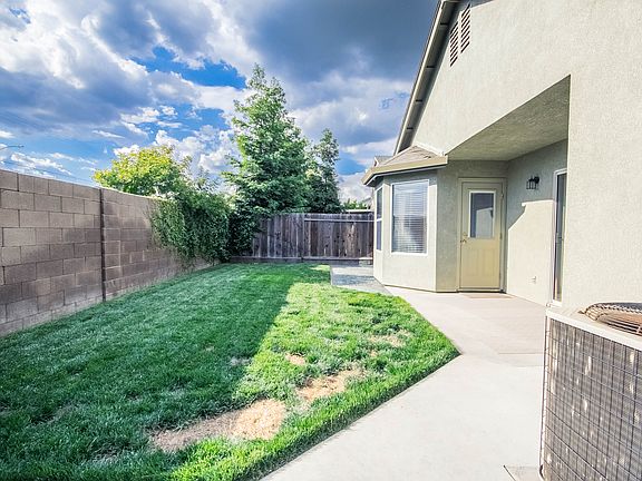 4th image of 5587 Greenoaks Dr