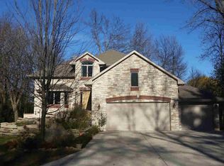 12 Hilltop Ct, Appleton, WI 54914