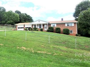 286 Valley Rd, Hickory, NC 28601