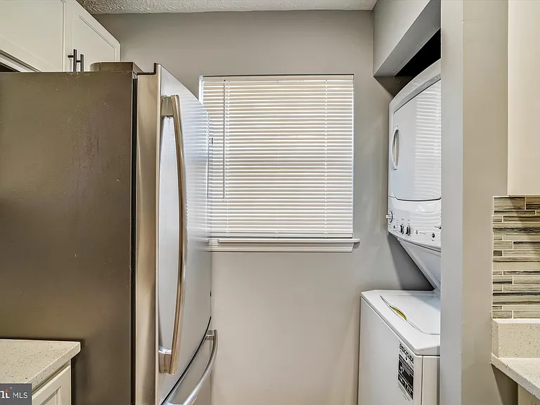 8603 Woodhue Ct — Photo 5