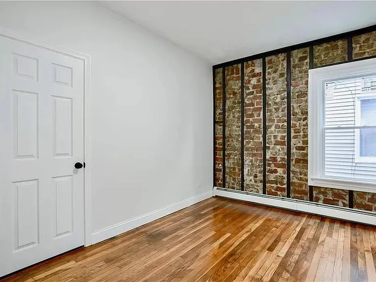 135-137 Superior St #1 — Photo 6