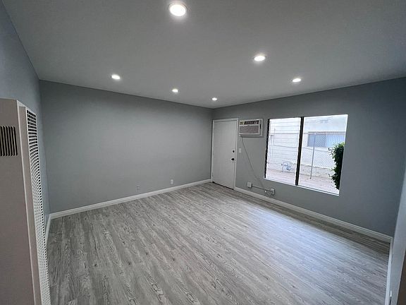 3rd image of 4122 Grand View Blvd #4