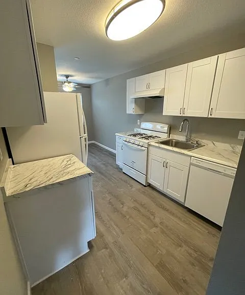 Pacific Pointe Apartments — Photo 6