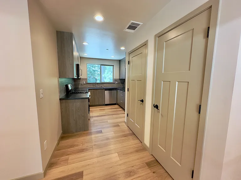 871 Glorene Ave #B — Photo 6