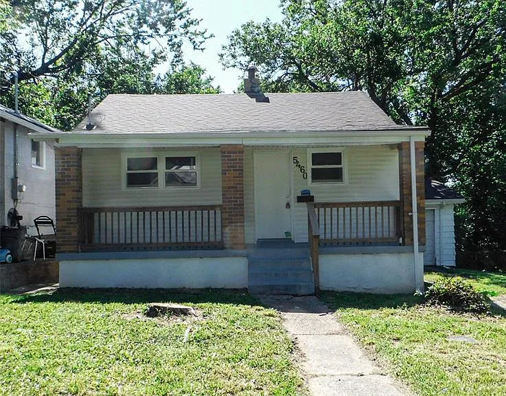 5460 Hamilton Ave — Photo 1
