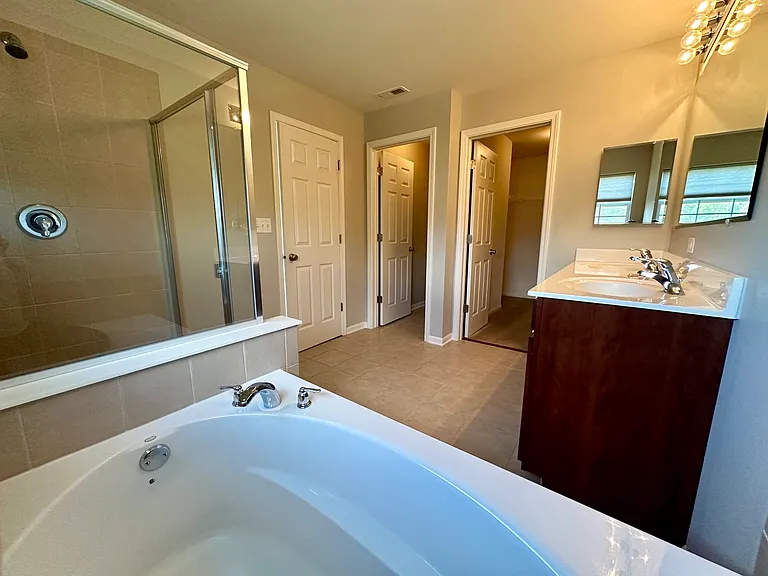 407 Blackstone Ave #0 — Photo 12