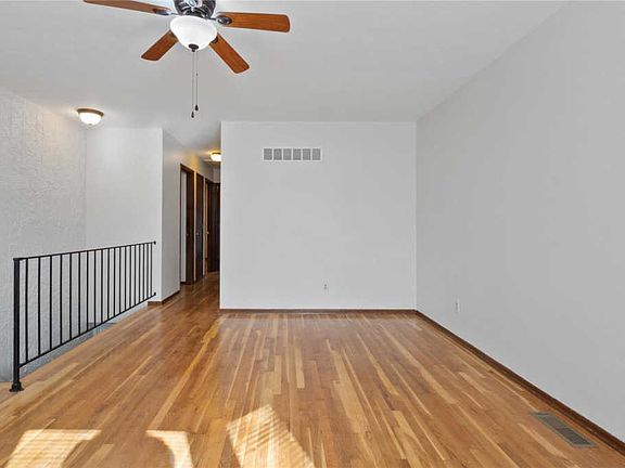 4th image of 20 Churchill Downs Dr