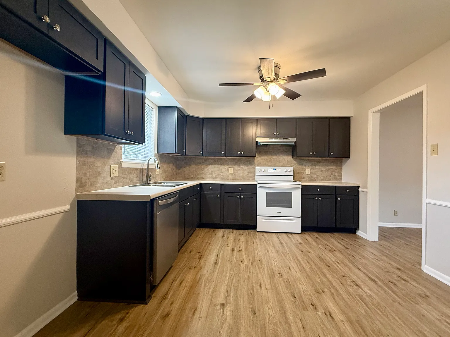 2 bed, 989 sqft, $1,150 — Photo 4