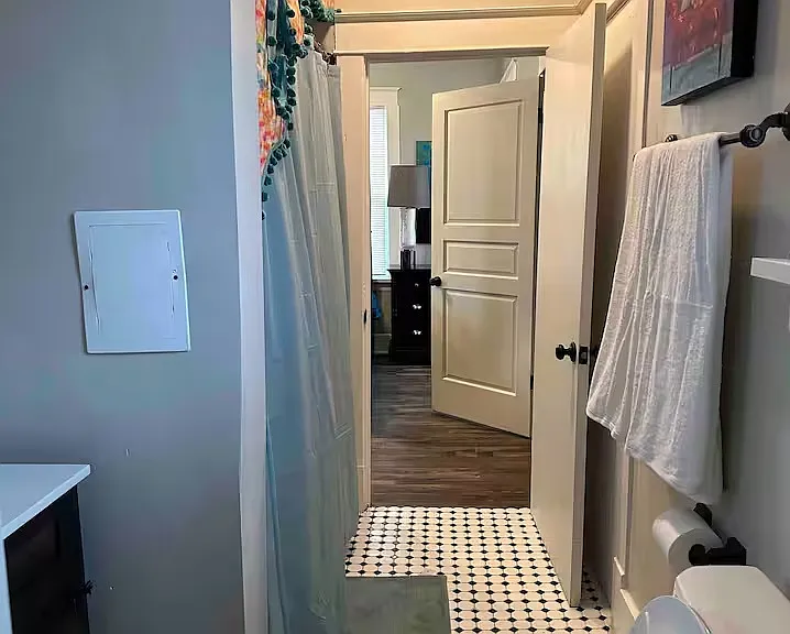 1323 Franklin St — Photo 18