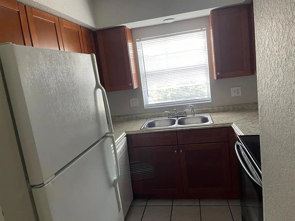 3 bed, 2.0 bath, 1183 sqft, $1,550 — Photo 3