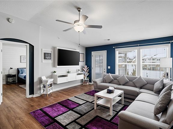 4th image of 136 Waterhaven Way