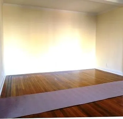 Rented by Siderow Residential Group | media 32