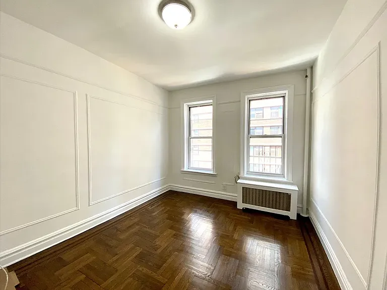 220 E 36th St #B3 — Photo 6