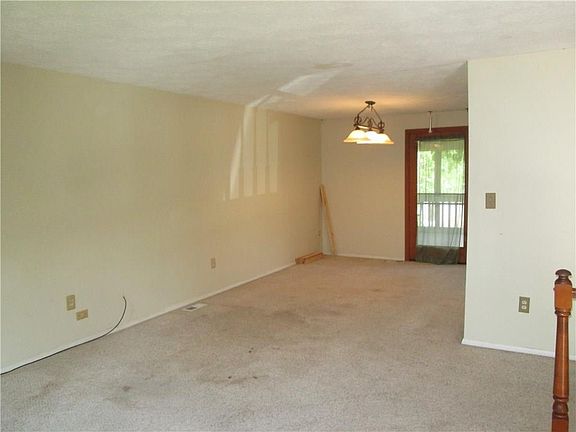 4th image of 6917 Littleton Dr