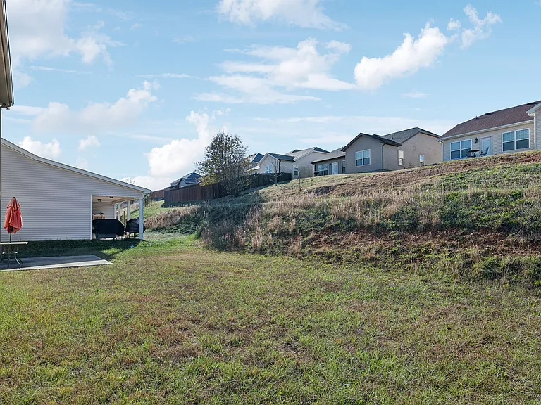 1049 Berra Dr — Photo 8