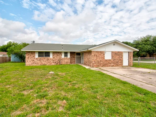 1929 Arkansas St, Gainesville, TX 76240