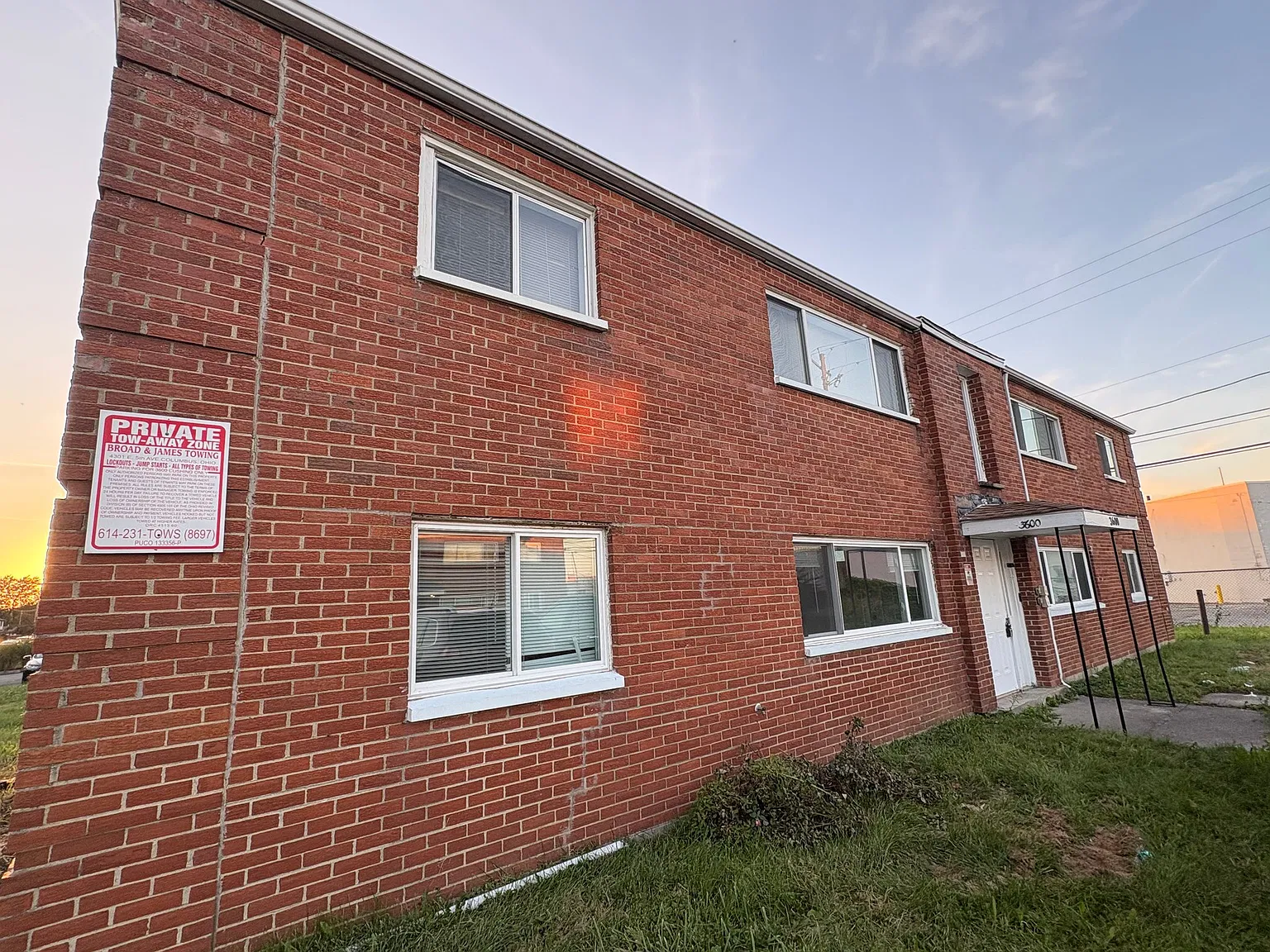 $950 monthly rent on 2 bedroom Available NOW! — Photo 2