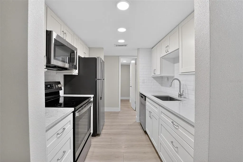 2 bed, 2.0 bath, 1050 sqft, $2,200 — Photo 4