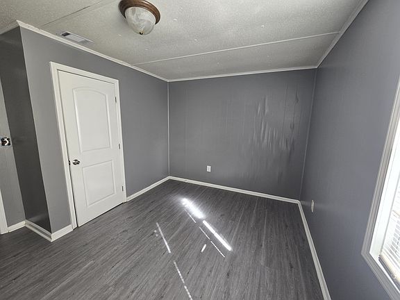 4th image of 3938 Kings Park Cir