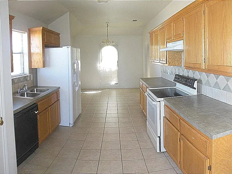 2903 Westwood Dr — Photo 8
