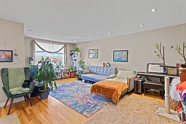 68-15 Selfridge Street