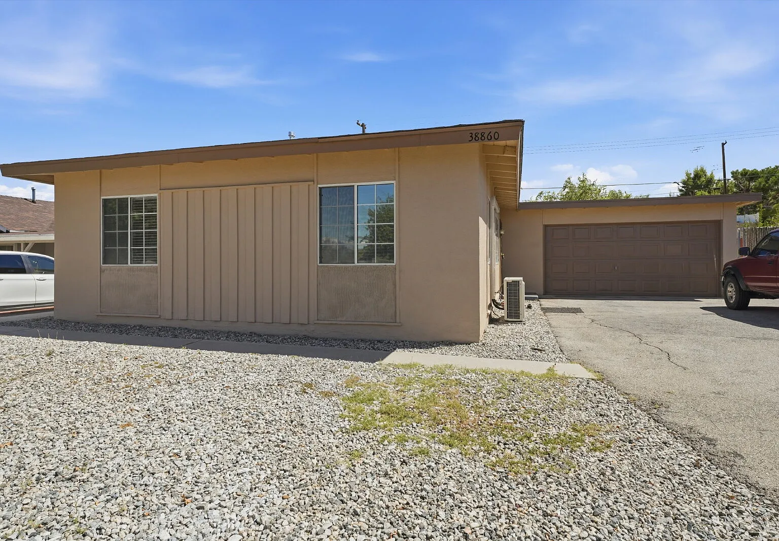 3 bed, 2.0 bath, 959 sqft, $2,600 — Photo 2