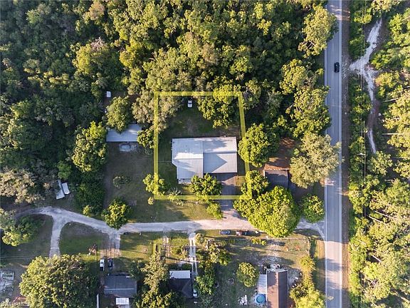 3rd image of 702 Queens Dr