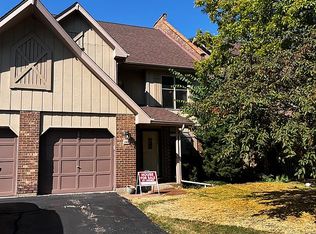 102 Country Ln, Des Plaines, IL 60016