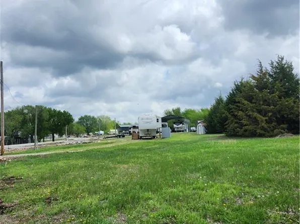 97 & 101 Linn Valley Blvd, Lacygne, KS 66040