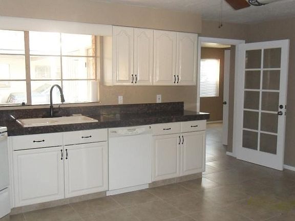 4th image of 2106 W Montebello Ave