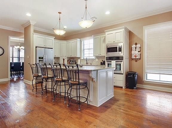 4th image of 188 West Lauren